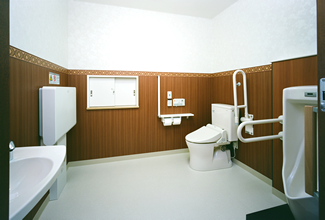 男子 車椅子トイレ